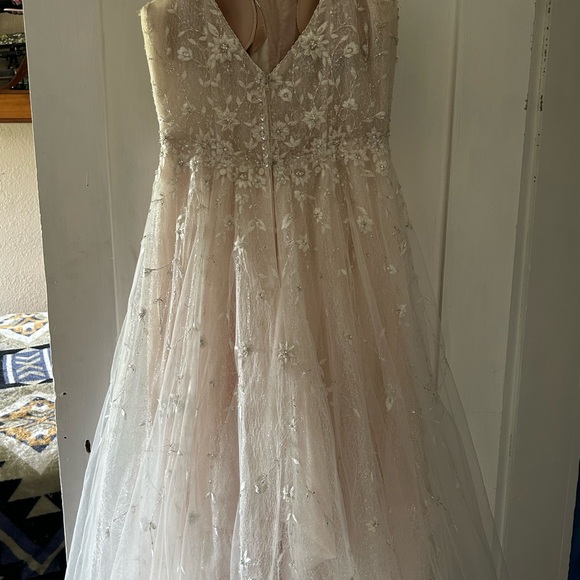 Maggie Sottero Paige Wedding Dress Size 10 - Picture 8 of 16